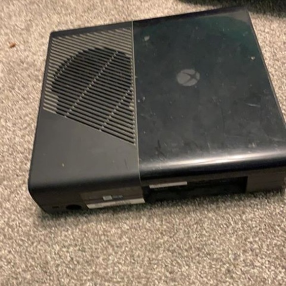 Two Xbox 360’s - Picture 5 of 7